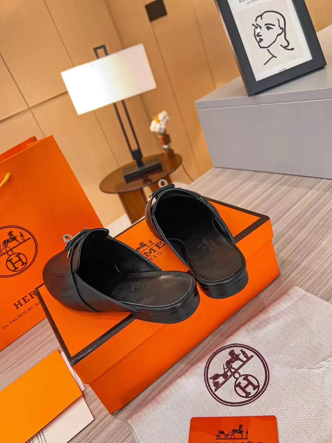👟👟Ex-factory price 480👟👟 Women's Shoes Women's Clothing 2023 Product Hermes' new genuine handmade shoes, purely handmade, a must-collect item! The perfect holiday accessory! Our pursuit of quality products is always the best! Don't give in! Comfort and originality, not following trends, and not deliberately expressing oneself are the consistent pursuits of Hermes and its fans!  [Material] ✅Upper: Hermers original calfskin ✅Foot pads: Made of imported original fabric with 5D color printing ✅Outsole: Italian genuine leather outsole (pursuing top walking comfort) [Number of yards] 35-42 [Packaging] With original packaging